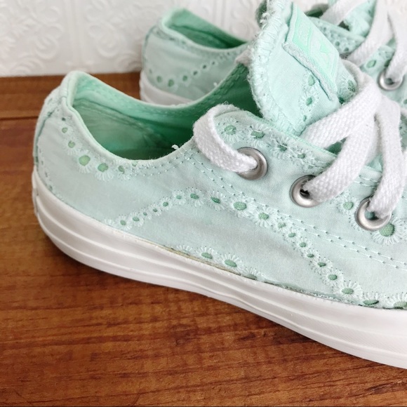 ❌SOLD❌ CONVERSE Chuck Taylors Eyelet Crochet Lace - Picture 7 of 12